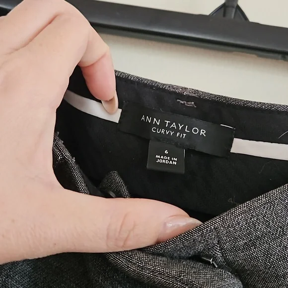 Ann Taylor Curvy Fit Pants -Size 6 - Picture 2 of 4